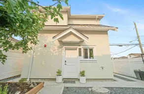Entire NEW Cozy and Modern 2-storey HOUSE - Image 2