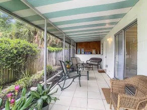 Coastal downtown bungalow steps from the beach - Image 2