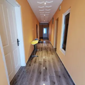 Entire Exectv Apartment with Pressure Shower Room - Image 4
