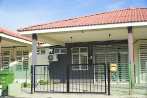 Cozy, Modern, Air Cond Gambang Water Park Homestay - Image 2