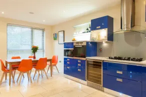 Large luxurious house. 4bed/4bath, 10mins to City - Image 2