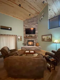 Bearfoot by the Lake a new spacious rustic house - Image 3