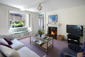 Charming Cottage in the Heart of Frome with parking - Image 2