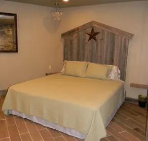 SUITE #2- Large Comfortable Private with 2 Beds - Image 2