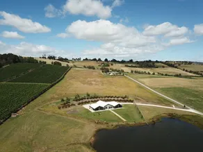 Luxury Retreat next to Josef Chromy Vineyard - Image 2