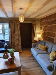 Beautiful Cottage in Alton - Image 2