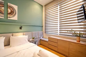 Spacious 4 Bedrooms Apartment, walk to metro - Image 5