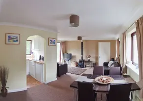 3 Bed Cottage-Sleeps 6-Garden-Hot Tub-Games Room - Image 2