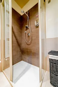 Old Town apartment in Parma - Image 4