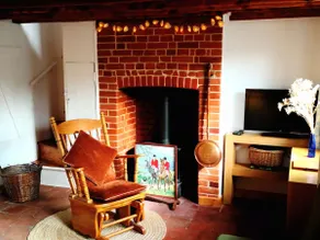 Number 7 - Your cosy and stylish place in Norfolk - Image 2