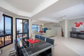 Seaside Splendour waterfront apartment - Image 2