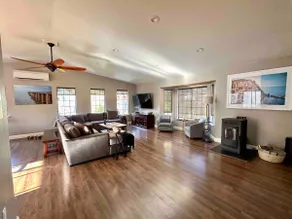 River Haven: Hot Tub, Games Galore, Private Beach - Image 4
