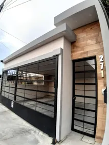 Charming residential space to the west of the city, contemporary-minimalist style, very quiet area and with quick access to roads. - Image 2