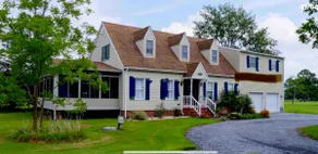 The Blue Heron-Spacious Waterfront house w/ kayaks - Image 2