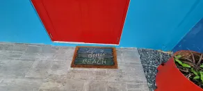The Red Door Beach House, Buye Beach - Image 4