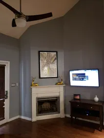 Contemporary and Spacious Condo - Image 4