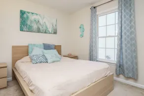 2 Story 2000sqf House! Spacious, Clean, Modern! - Image 4