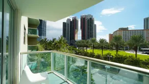 Premium located cozy apartment in Sunny Isles - Image 2