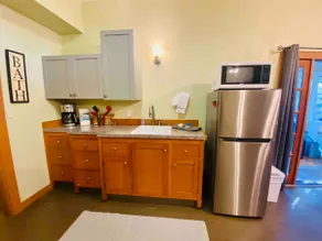 Urban Apartment - The Annex - Image 2