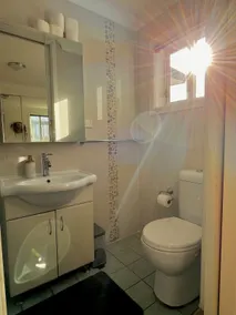 Marrickville Studio with Private Kitchen & Bathroom - Image 4