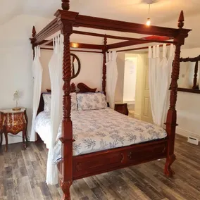Luxury rustic retreat with hot tub in Glendalough - Image 4