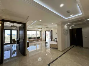 Luxury 3 Bedrooms Apartment Sea View - Image 2