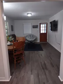 Serene 2 bedroom cottage w/ private yard - Image 3