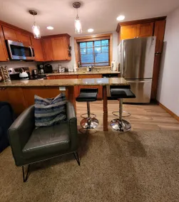 Live like a local in Laurelhurst—family friendly - Image 5