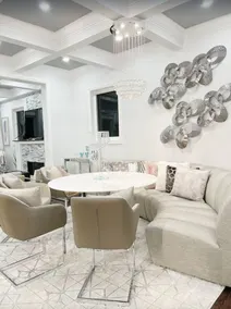 Beachfront beauty in Crystal Beach - Image 2