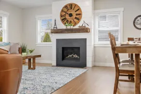 Renovated & Sophisticated Home Near Beach & Shops! - Image 4