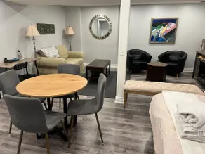 Rouge Basement · Sleeps 6 & Free Parking - Image 2