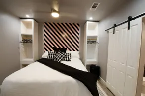 Downtown Luxurious Gem - Image 3