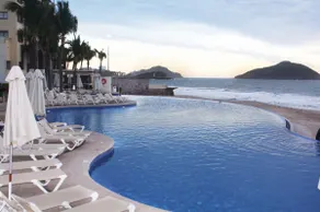 Wake up to sun and waves of the sea - 701 Park Royal - Image 3