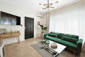 Chic 1 Bed Apartment Blocks from Little Havana - Image 2