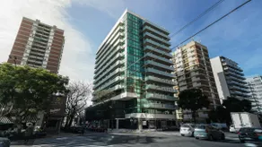 Exclusive apartment with a swimming pool and gym - Image 4