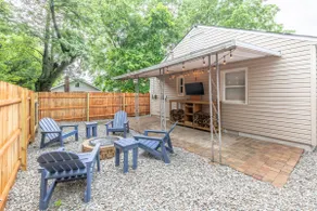 ❤️Charming Urban Oasis | Backyard with a Fire Pit 🔥 - Image 3