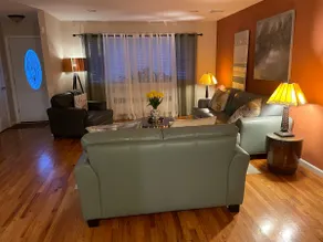 Comfortable, Split-Level Modern NY Space - Image 5