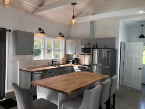 Sunny 2 Bedroom cottage - Walk to the beach! - Image 3
