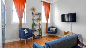 Luxury Bi-Level 3 Bed 2 Bath with Game Room - Image 4