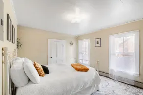 Beautiful Downtown Apartment, walk to everything! - Image 4