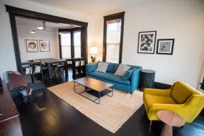 A Stylish, sundrenched Chicago Ravenswood Flat - Image 3
