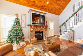 Cozy Lakefront Cabin King Beds Hot Tub & Fire Pit. - Image 2