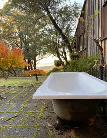 The Cloud House Hampton - Rustic Alpine Retreat - Image 4