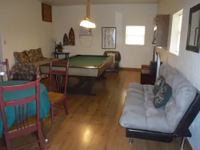 Lakefront with pool table - Image 5