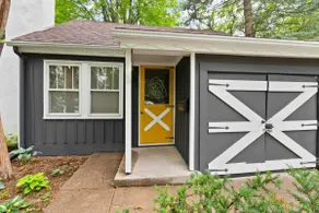 Cozy Artist Cottage, convenient to down town & UIowa - Image 2