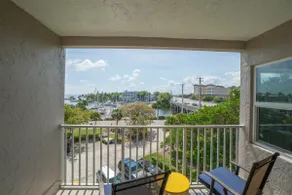 Harbor View * Top Floor * Downtown* Balcony - Image 3