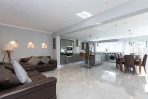Chestnut House, Beautiful, spacious & comfortable - Image 2
