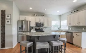 6 Bedroom Updated & Spacious FAMILY Home! - Image 3