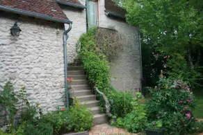 Independent loft in an old house - Image 2