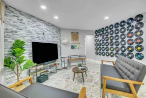 Blissful Adobe Home*4BRs*8 Beds*MemorialSouthWest - Image 4